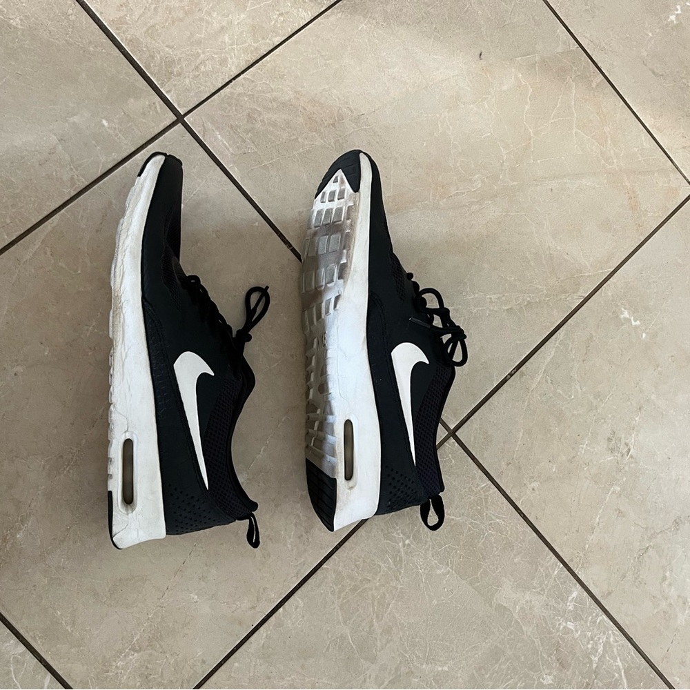Nike Women's Black and White Sneakers